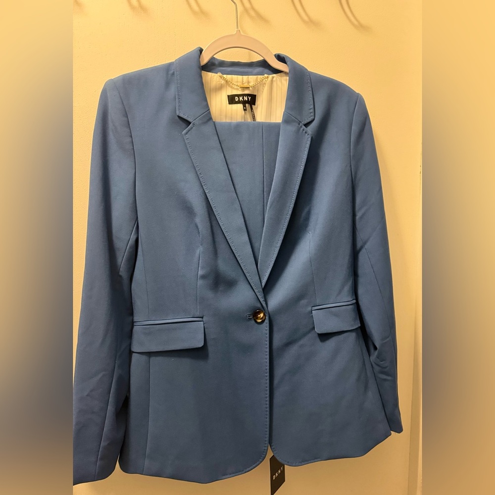 DKNY woman’s s blue blazer and pant set size 10 NWT